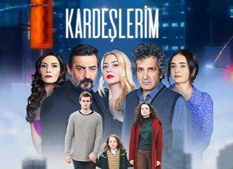 <div>
	Kardeşlerim Künye Kardeşlerim oyuncuları kimdir? Kardeşlerim konusu nedir? Kardeşlerim yeni bölümleri ve son fragmanları</div>
<div>
	Birbirlerine sıkı sıkıya bağlı dört kardeş, yaşanan bir dizi talihsiz olayın ardından hem annelerini hem babalarını kaybederler. Koskoca dünyada artık birbirlerine tutunmak dışında başka yapabilecekleri hiçbir şey, tutabilecekleri hiçbir el kalmamıştır. Ta ki yaşananlara sebep olan Akif Atakul'un sahip olduğu kolejin kapıları ve dolayısıyla hayatları bu çocuklara açılana kadar… Zenginin ve yoksulun, suçlunun ve mağdurun yollarının kesiştiği bu yeni hayat, herkesi yeni birine dönüştürür.</div>
<div>
	 </div>
<div>
	Yapım: NGM Media</div>
<div>
	Yapımcı: Nazlı Heptürk</div>
<div>
	Yönetmen: Serkan Birinci</div>
<div>
	Senaryo: Gül Abus Semerci</div>
<div>
	Oyuncular: Celil Nalçakan, Fadik Sevin Atasoy, Yiğit Koçak, Ahu Yağtu, Su Burcu Yazgı Coşkun, Simge Selçuk, Aylin Akpınar, Onur Seyit Yaran, Cihan Şimşek, Evrim Doğan, Melis Minkari, Recep Usta, Lizge Cömert, Berk Ali Çatal, Aslı Mavitan, Kaan Çakır, Nihan Büyükağaç, Nazlı Çetin, Ecem Sena Bayır, Barış Aksavaş, İrem Deniz, Emre Yetek, Atakan Özkaya, Eylül Lize Kandemir ve Cüneyt Mete</div>
 Cast Ajans Başvuru Formu